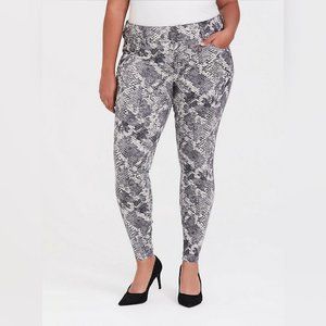 Torrid Jegging Super Stretch Grey Snakeskin Print